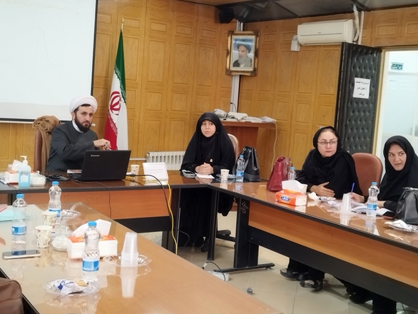 نشست هم‌اندیشی اساتید دانشگاه علوم پزشکی همدان با محوریت موضوع جوانی جمعیت
